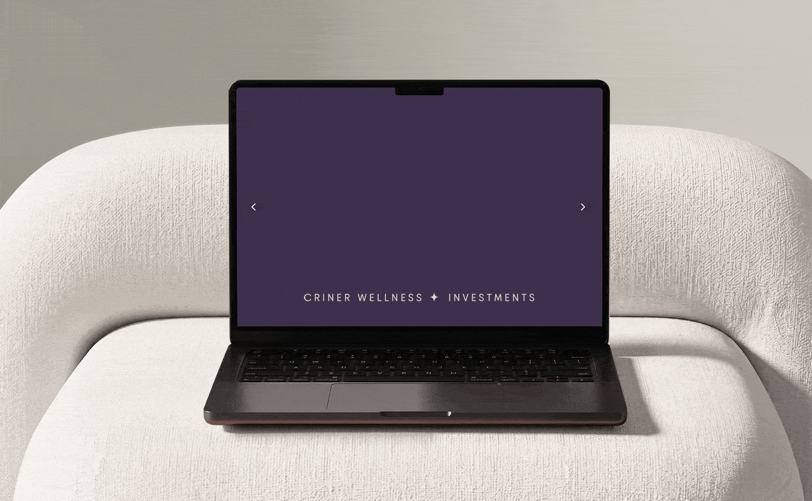 Laptop mostrando la presentación de Criner Wellness Investments